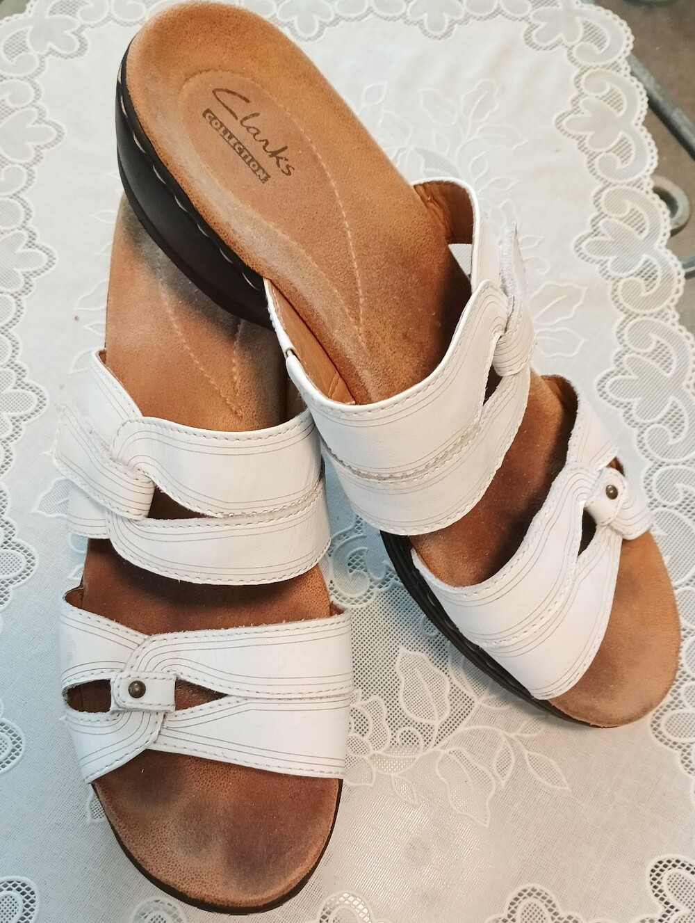 Clarks Collection White Leather Sandal with Velcro Strap (9)
